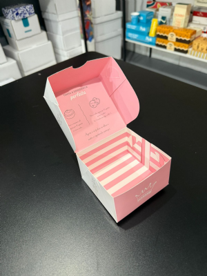 Caixinha Doces 9,5x9,5x5,5cm Brigadeiro/Trufas/Cookies